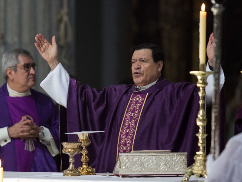 Intuban al cardenal Norberto Rivera por Covid-19