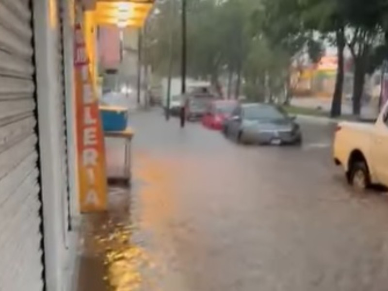 Inundación en avenida San Fernando afecta negocios