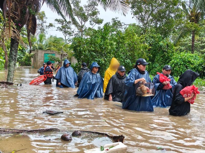 Inundaciones afectan 29 colonias de Coatzacoalcos y Nanchital