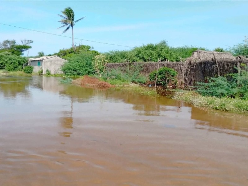 Inundaciones afectan a San Mateo del Mar tras desfogue de presa
