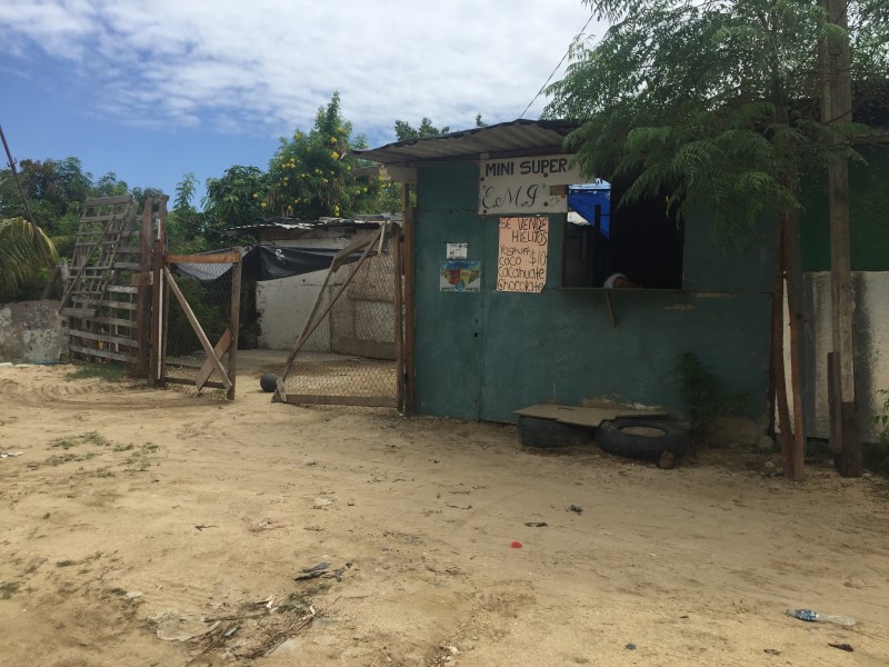 Inundaciones en casas del Zacatal tras “Ivo”