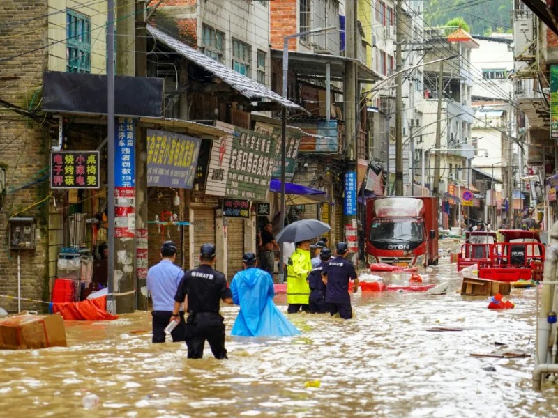 Inundaciones en China dejan 10 muertos y 33 desaparecidos