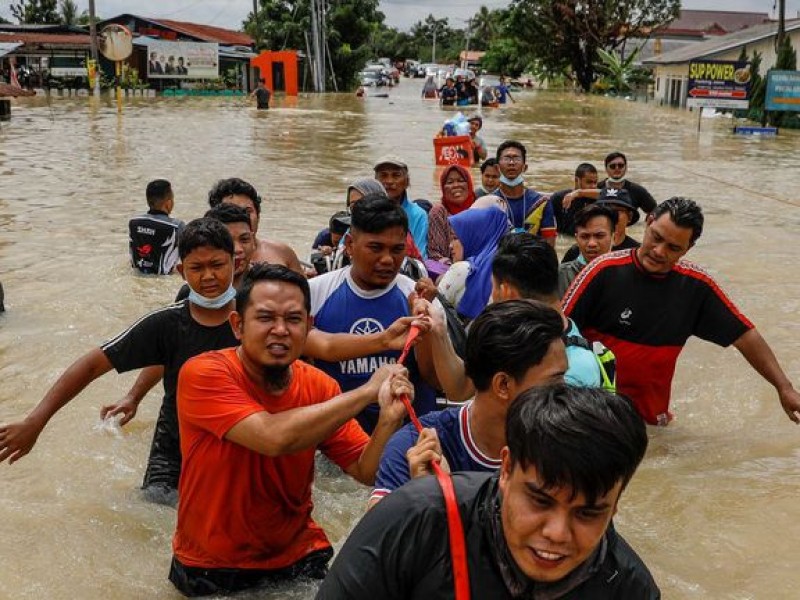 Inundaciones por lluvias de monzón en Malasia dejan 7 muertos