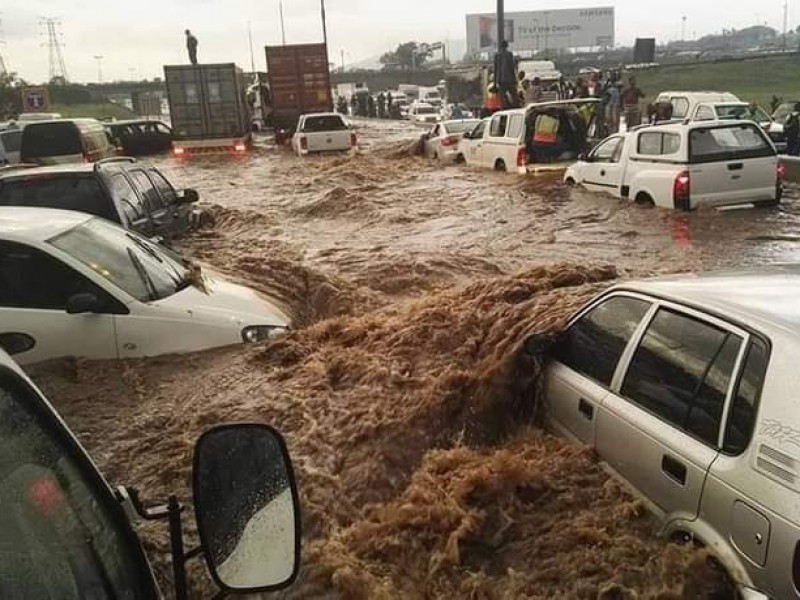 Inundaciones en Sudáfrica suman 398 muertos y 27 desaparecidos