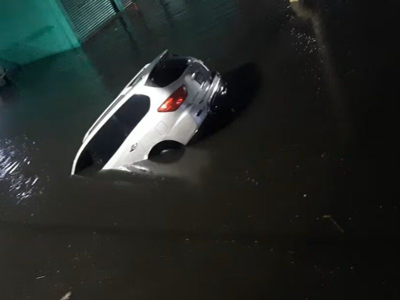 Inundaciones persisten en Chalco pese a obras