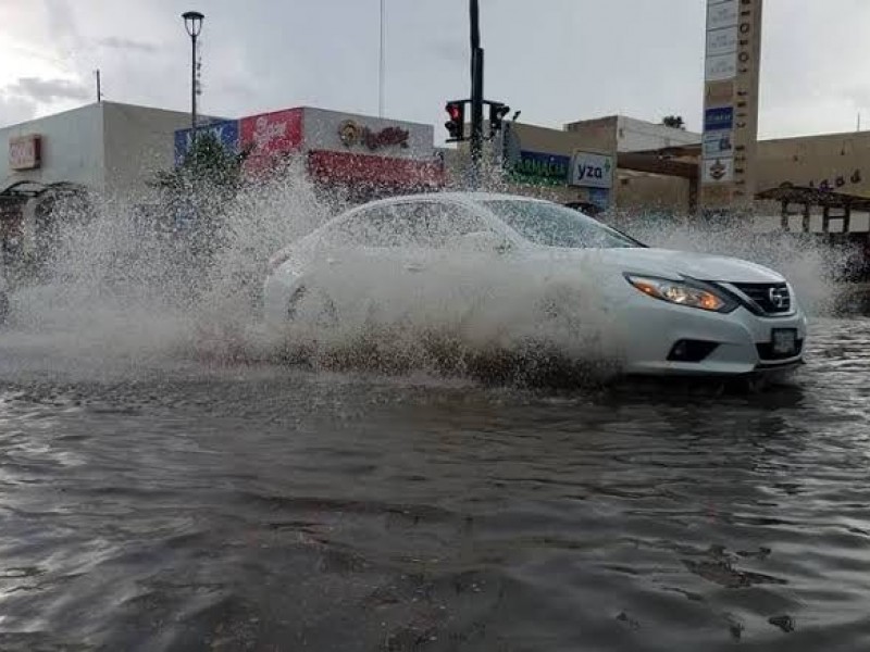 Inundaciones, postes caídos y socavones fueron reportes atendidos por PC