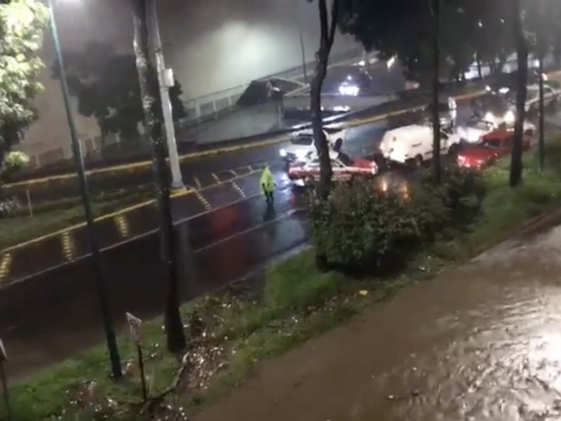 Inundaciones y árboles caídos, saldo de lluvia dominical en Xalapa