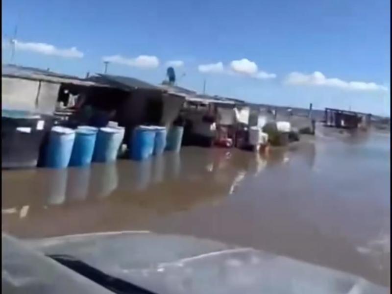 Inundación incomunica a habitantes del estero El Dátil, en Mulegé