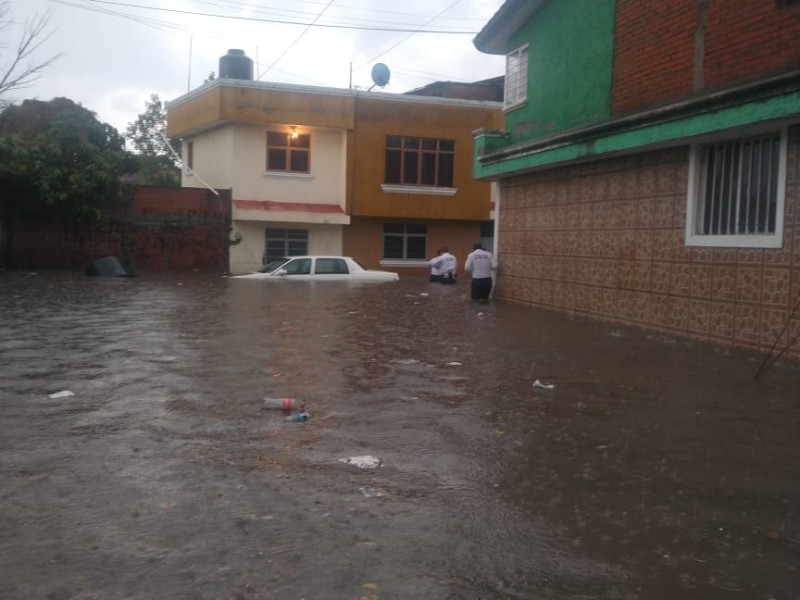 Inundadas, cuatro colonias ante fuertes lluvias en Morelia