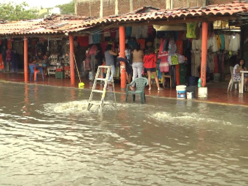 inundados más de 200 locales en zihuatanejo