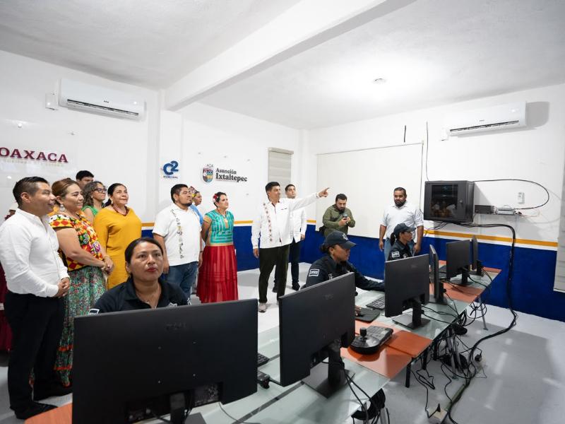 Inversión en seguridad en Ixtaltepec, inauguran Centro de Control y Comando C2