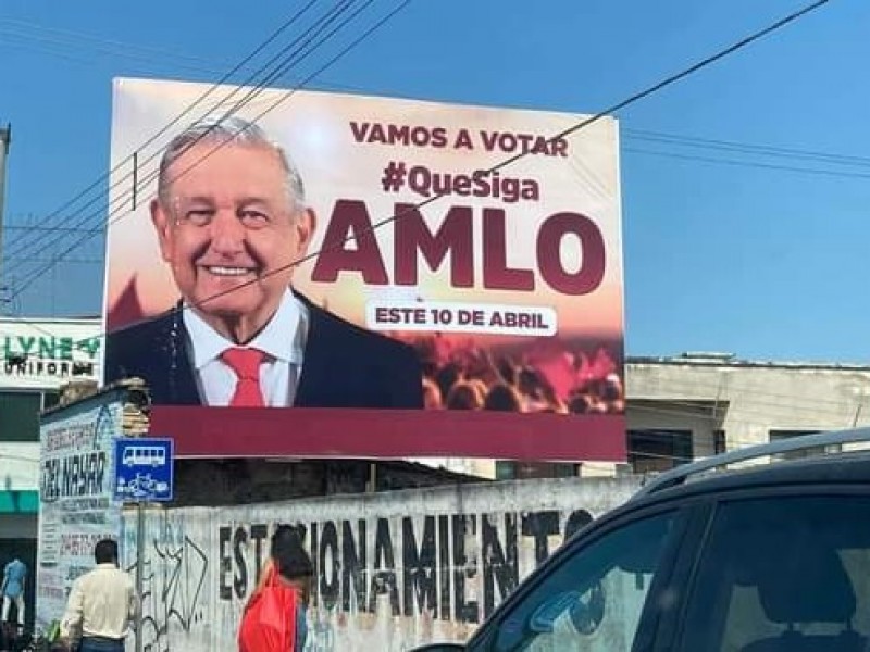 Investiga INE espectaculares en favor de AMLO