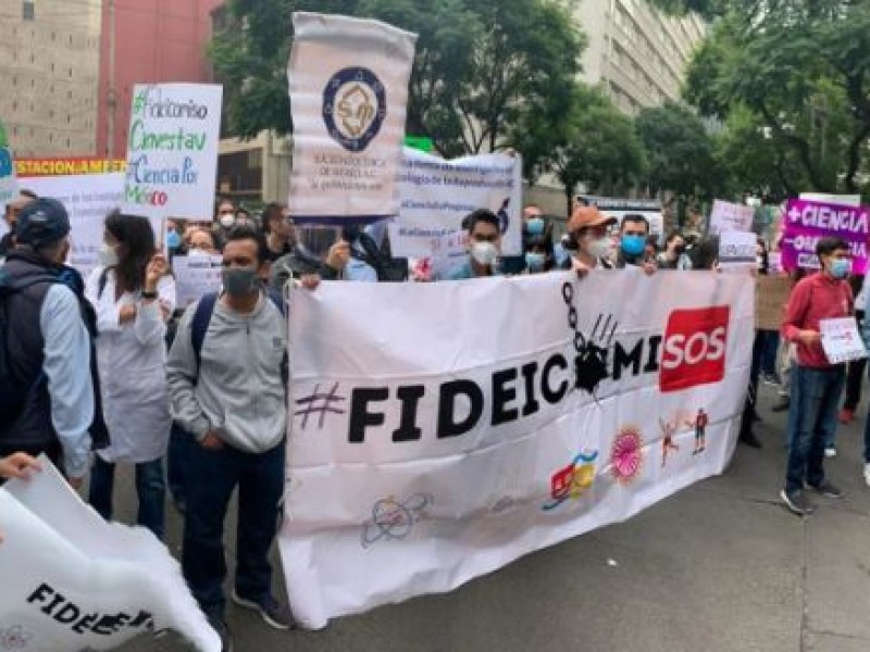 Investigadores y familiares de desaparecidos protestan por extinción de fideicomisos