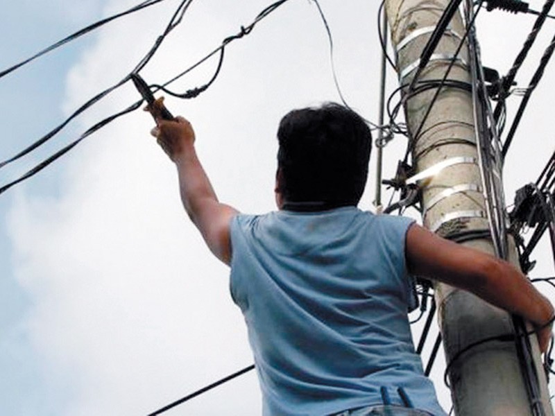 Investigan 32 casas por robo de energía eléctrica