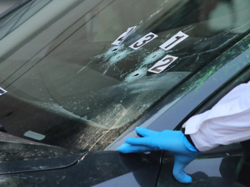 Investigan a agentes por alterar evidencia en doble asesinato
