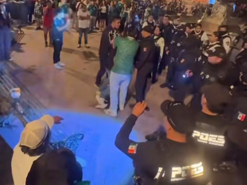 Investigan a policía que agredió a un aficionado durante festejos