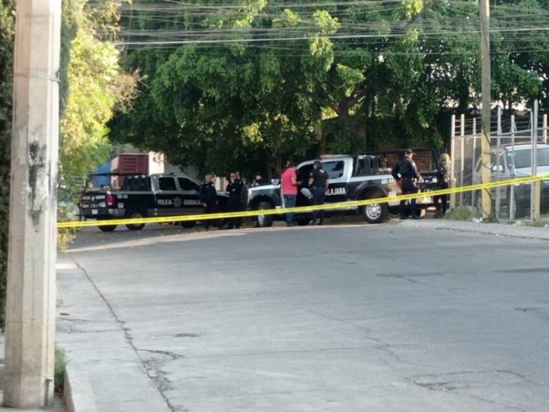 Investigan muerte de dos hombres localizados en Guadalajara
