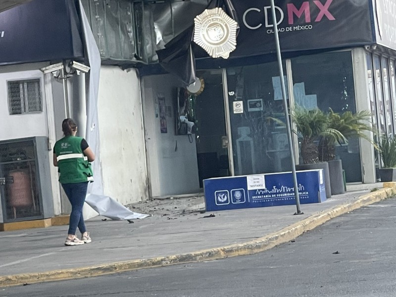 Investigan explosión en una estación de policía en Cuauhtémoc