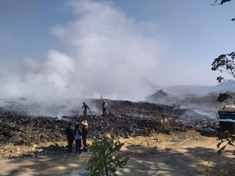 Investigan incendio en basurero de San Pedro Lagunillas