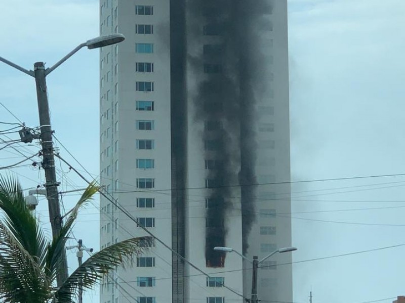 Investigan peritos de la FGE las causas del incendio