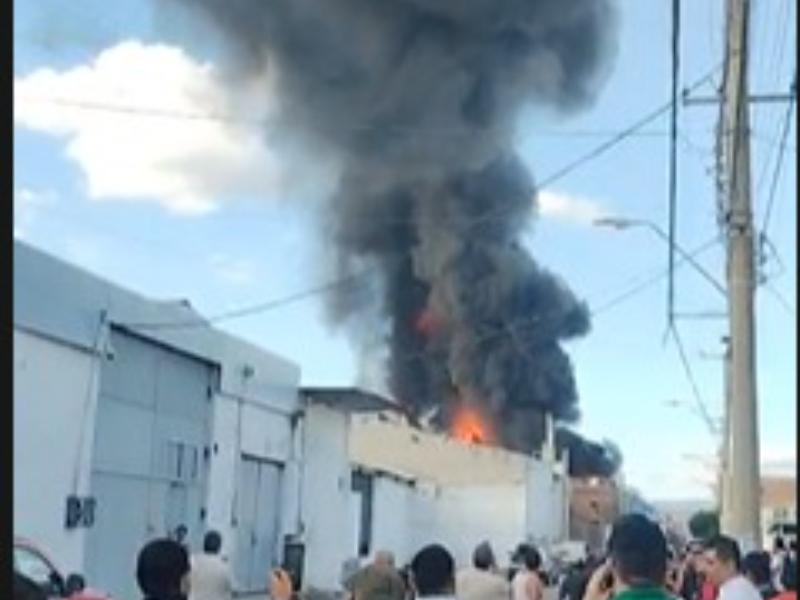 Investigan si bodega incendiada en León contaba con permisos de Protección Civil