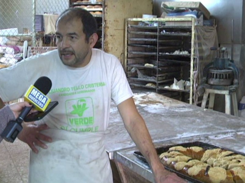 Invierten 18 horas en preparar roscas de reyes