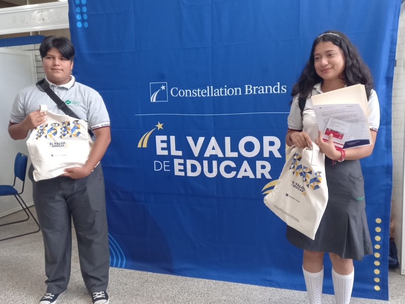 Invita empresa a participar en programa de becas para estudiantes