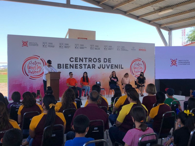 Invita gobernador a jóvenes a pensar en su futuro