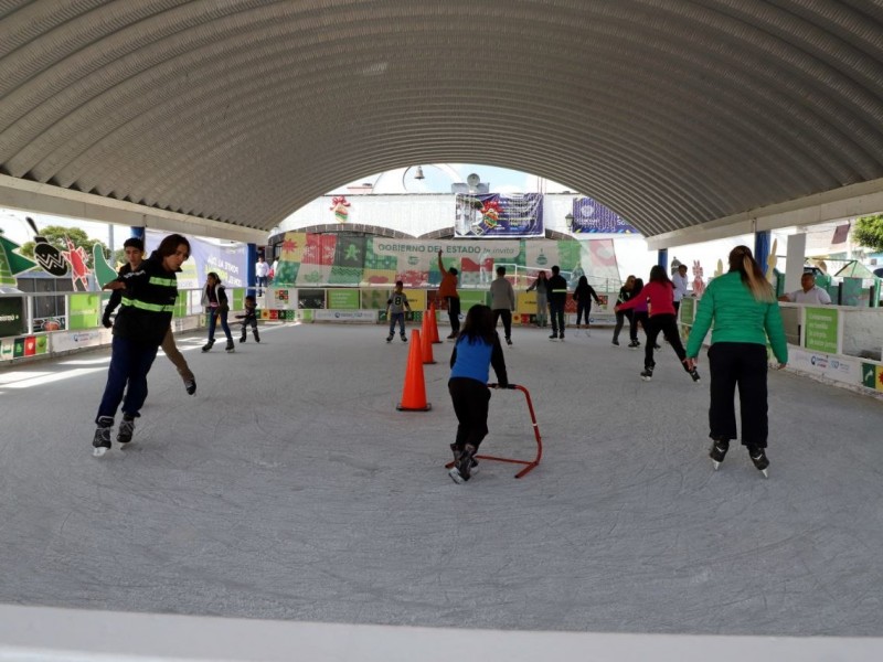 Invitan a acudir a pista de hielo en Félix Osores