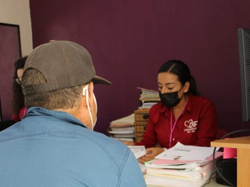 Invitan a adultos mayores de Tangancícuaro a tramitar credencial INAPAM