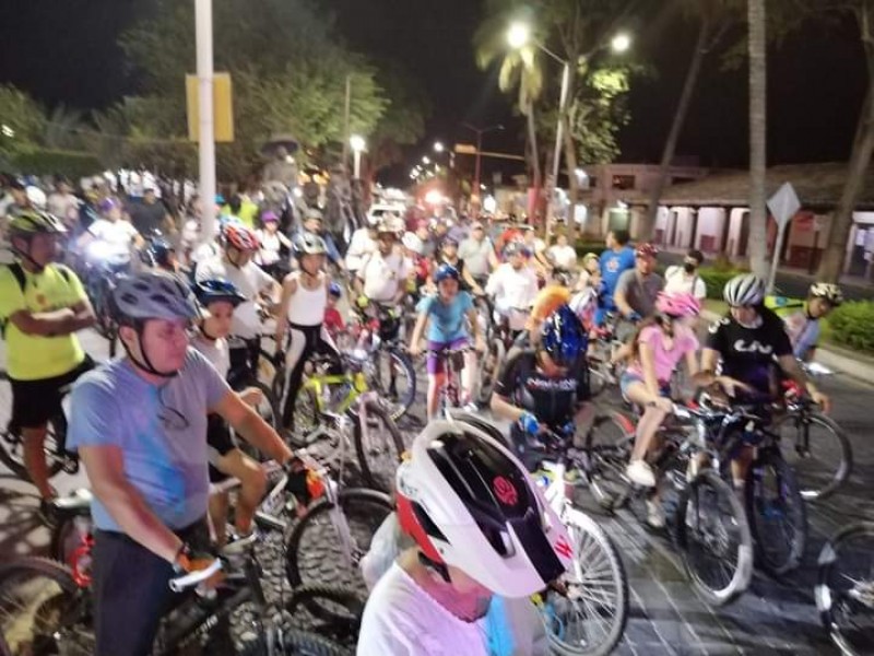 Invitan a bicipaseo nocturno en Villa de Álvarez