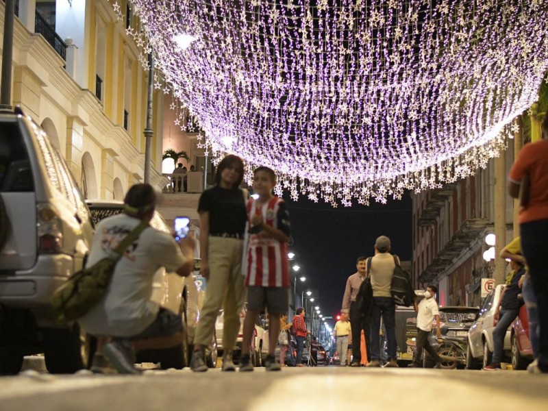 Invitan a disfrutar decoración navideña en Veracruz