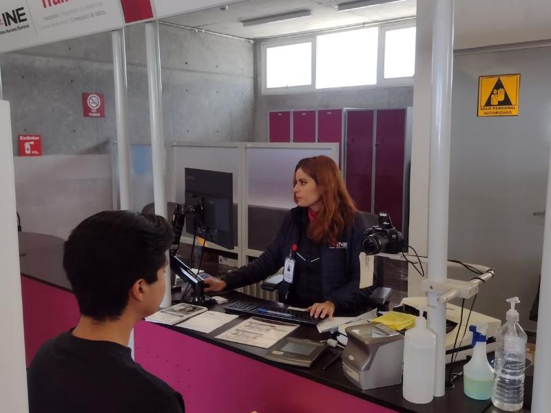 Invitan a jóvenes a tramitar su credencial de elector