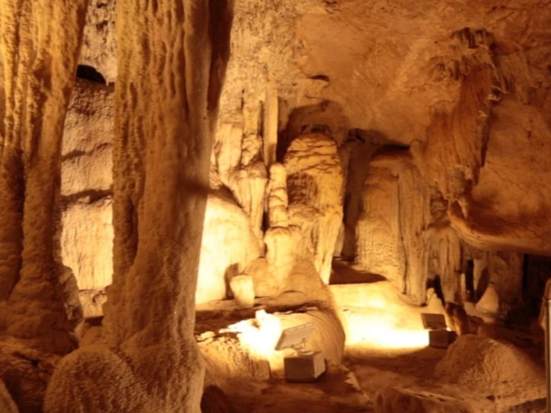 Invitan a mexiquenses a visitar grutas de la estrella