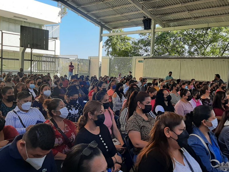 Invitan a padres de la Preparatoria Allende a hacer equipo