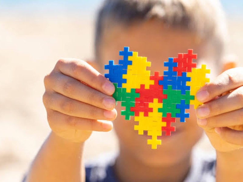 Invitan al primer Bazar Azul Cielo en apoyo a personas con autismo