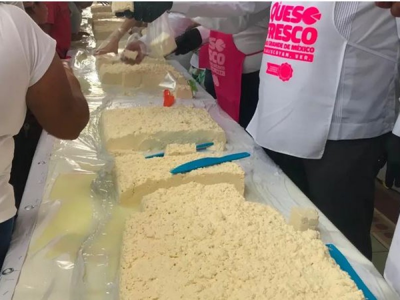 Invitan al queso más grande de México en Tlalixcoyan