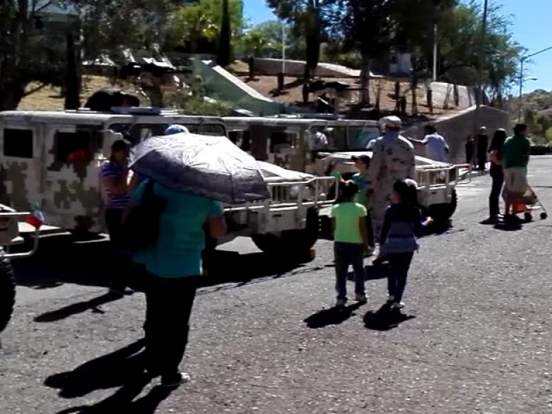 Invitan militares a paseo dominical