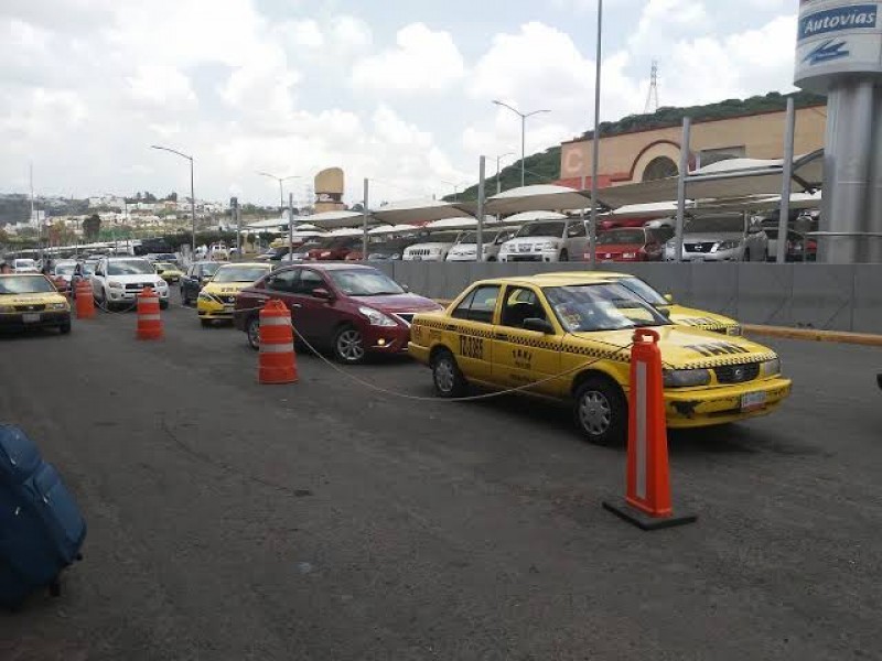 IQT busca convencer a Taxistas de usar taxímetro