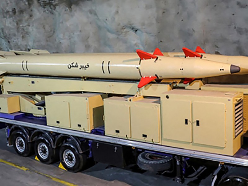 Irán presenta nuevo misil de largo alcance