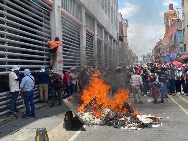 Irrumpe CETEG en sede del SNTE en CDMX