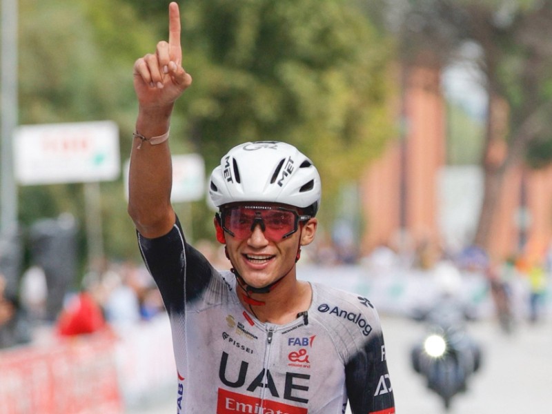 Isaac del Toro arrasa en Italia con tres victorias en siete días