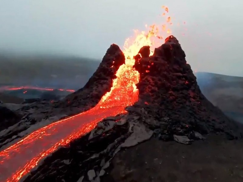 Islandia: Volcán hace erupción tras 800 años inactivo