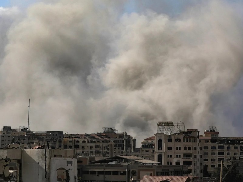 Israel bombardea Gaza el mismo día que inicia el alto al fuego