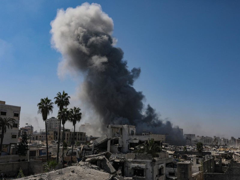 Israel bombardea torre con desplazados dentro de la Universidad Islámica de Gaza