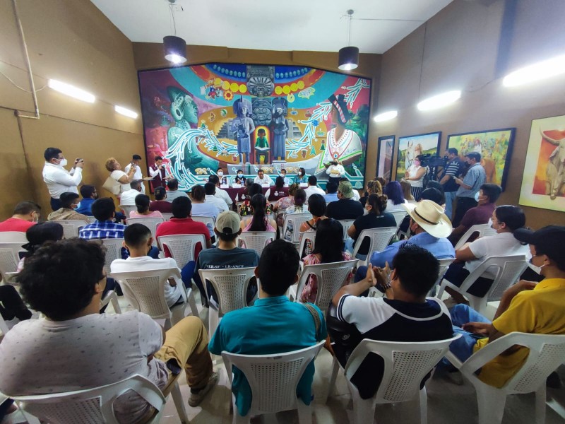 IVEA entrega certificados de primaria y secundaria en Tuxpan