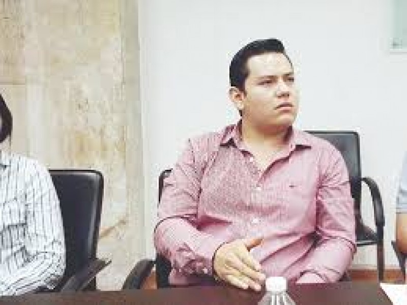 Ixtapa con adeudos; edil despilfarra recursos públicos