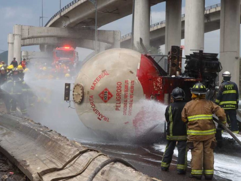 Iztapalapa: ya suman 30 muertos por explosión de pipa de gas