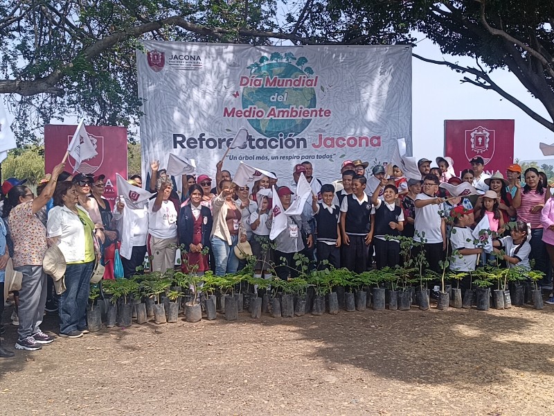 Jacona reforesta espacios en el día del medio Ambiente