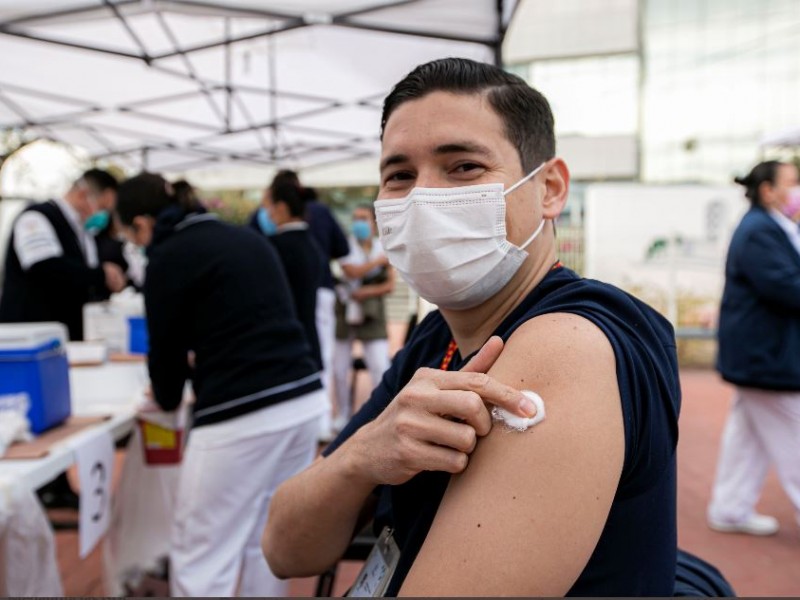 Jalisco concluye aplicación de vacunas, 81 personas tienen efectos secundarios.